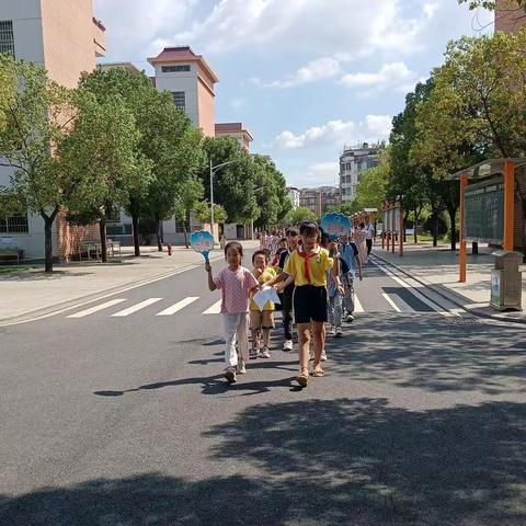 吉安县海尔希望小学一年级新生入学教育及手拉手活动——五7班的小哥哥小姐姐们和一7班的小可爱们