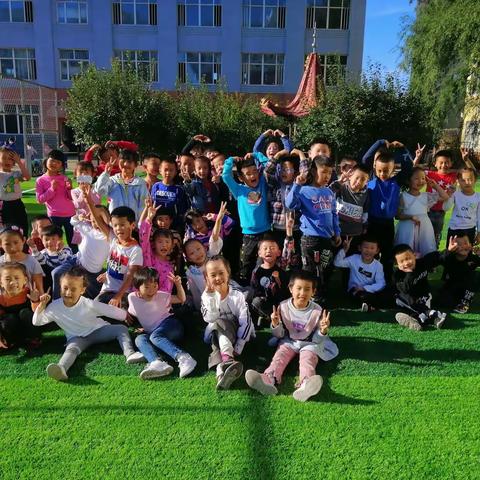 我是快乐的“小书虫” ——— 繁荣小学一 年一班宝贝的阅读成果展