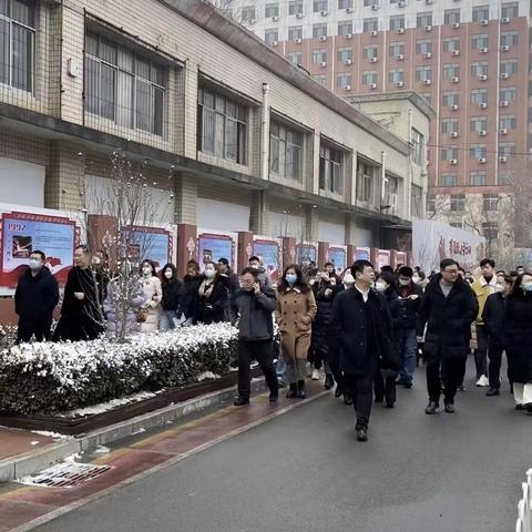 全市文明城创建一线人员到广场街道观摩文明城模板点位