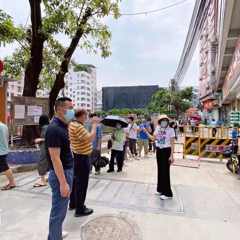 同心协力，风雨无阻，共同抗疫，棠东村大规模核酸采样现场