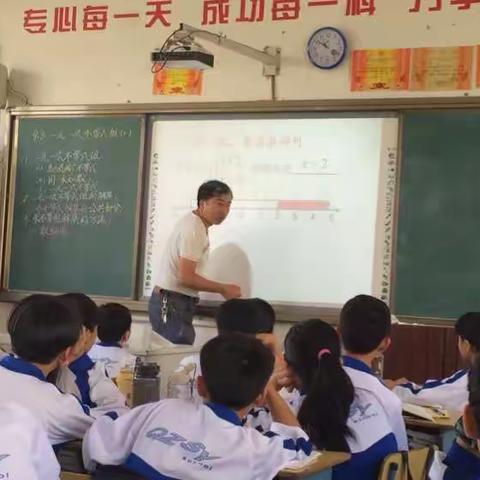 琼中县初中数学组师徒结对开展首次活动