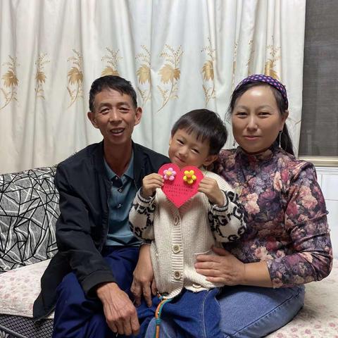 乐享重阳节 敬老爱老情义浓——研和中心幼儿园大四班重阳节小记