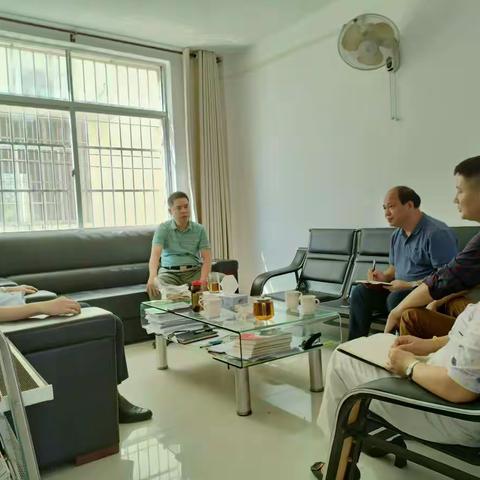 市人大常委会党组副书记、副主任吴勇到海头镇检查指导市镇两级人大代表换届选举等工作