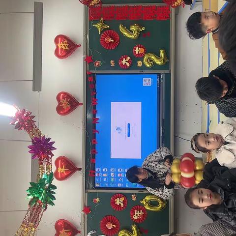 喜迎新年，快乐成长−−龙泉小学二年级八班元旦联欢会活动