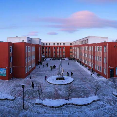 雪中的一小校园