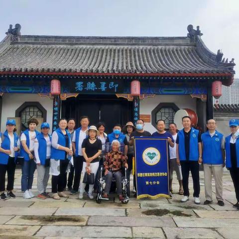 陪残疾人逛古城，感动你我他