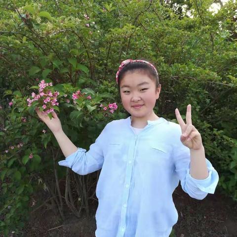 亲爱的女儿卢嘉美照，开心快乐每一天！