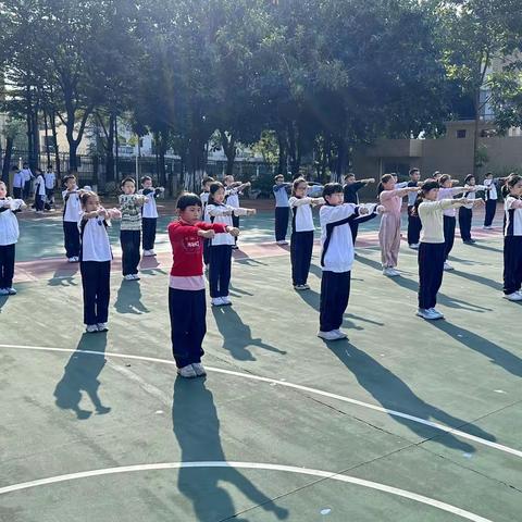 “弘扬武术文化，传承武术精神”——南外小学武术课