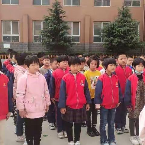 六一小学二2班队列会操演练纪实