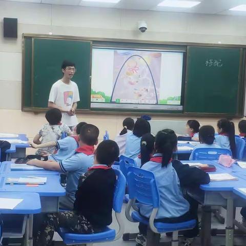 “搭”出巧妙，“配”出精彩——记上泸小学第十六周数学公开课活动