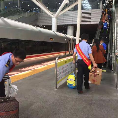 直击深圳北站电商黄金周运输作业现场（二）