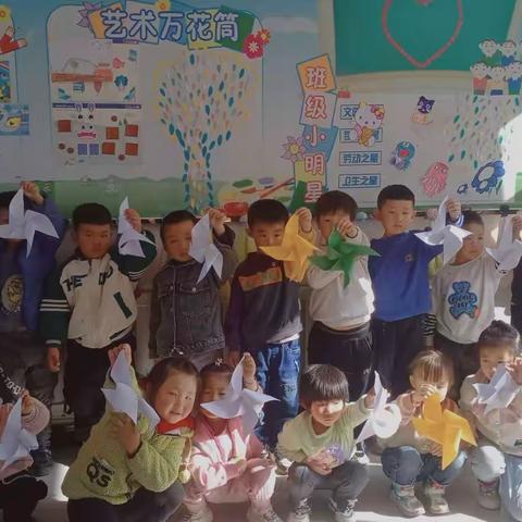 包德日干图村主题园本活动《好玩的纸》