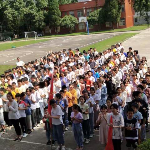 6月22日，崇阳县心连心公益协会联合金塘和大源卫生院，关爱留守儿童，办实事，送温暖志愿活动