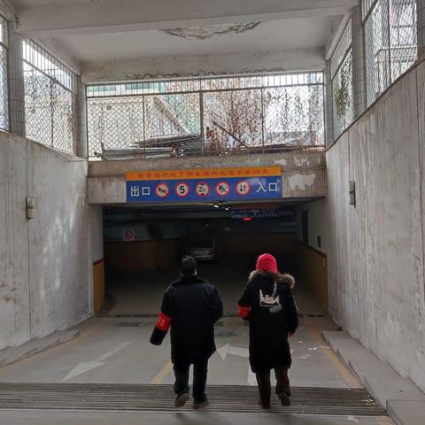 小寨路街道崇业社区主任带队检查节前安全生产工作