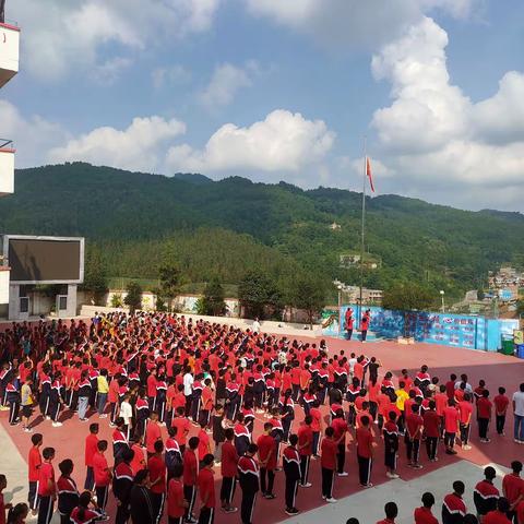 提前收心，提前报名，避免入学拥挤，合理安排时间，为新学期入学做好准备。