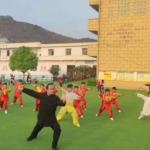 爱心助力文艺莘莘学子
