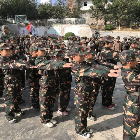 岭小一（2）班军训第二天