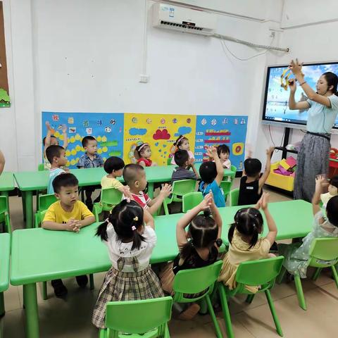 中四班——开学的第五天！今天我们做好看又好玩的手工“棒棒糖”哦😊