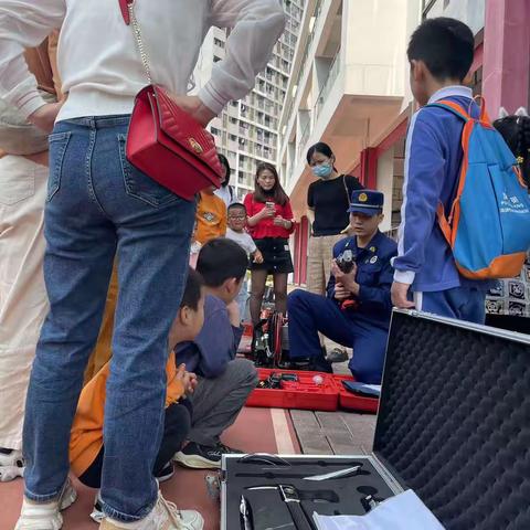 走进消防队🧯致敬火焰蓝🔥--熙璟城幼儿园携手参观华南消防站