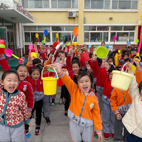 博雅幼儿园果果班——植树节“我为小树浇点水”