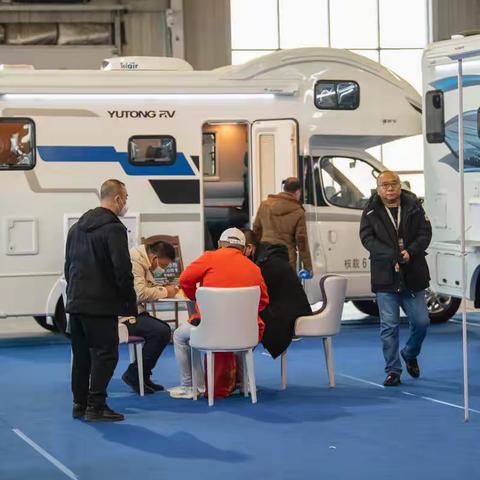 长春车展上的人们