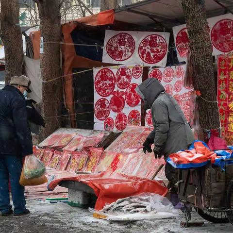 下雪时候的市场