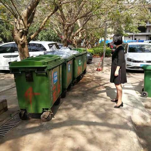 市委办公室第三党支部组织党员到金鼎社区开展巡查