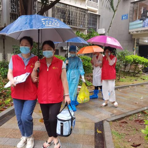 雨天接种不停歇，“溪”心服务为老人——溪边社区致力于推进60周岁以上老年人新冠疫苗接种工作