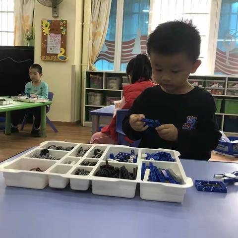 10.22康体幼儿园大班机器人搭建第五节课程分享