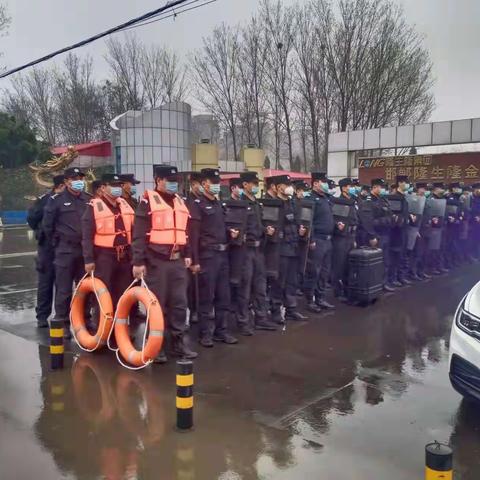 魏县公安局特巡警大队开展雨间紧急集合拉动演练