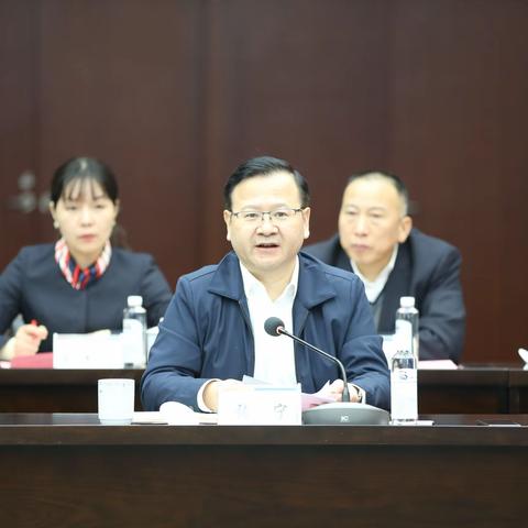 人民银行杭州中心支行杨长岩副行长一行莅临金华银行调研指导