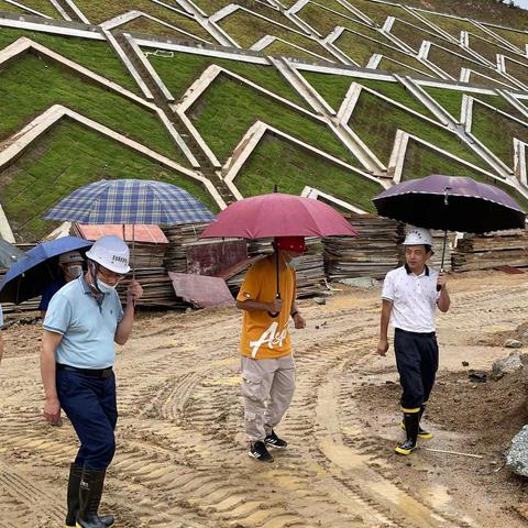 五指山市政府副市长高亮带队开展工程建设项目安全生产和疫情防控工作