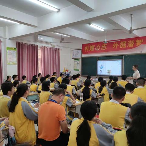 在交流中成长，在学习中提高——记东方市政治教师到我校进行学习交流