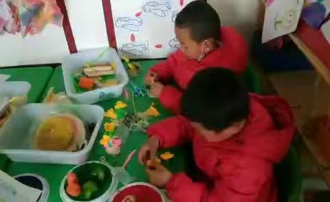 自主游戏   绽放童真——人和街道中心幼儿中五班