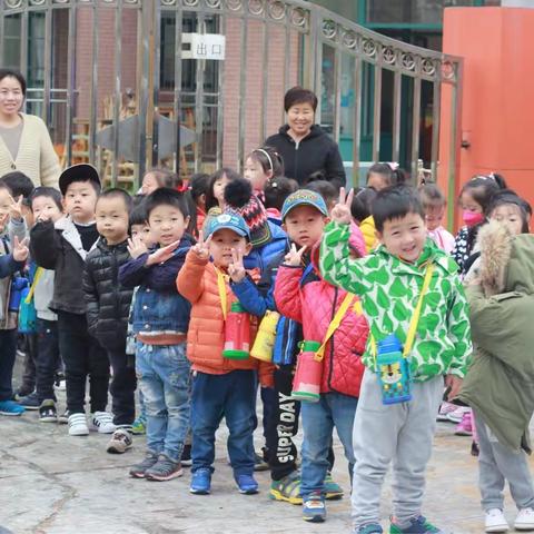 阳光园小一班雨后踏春小活动记录