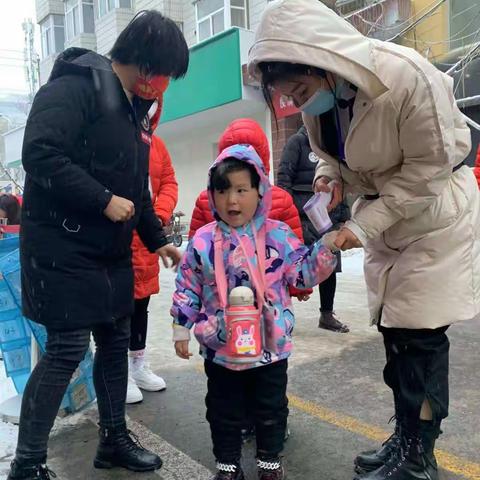 彩虹幼儿园大五班第一周精彩瞬间