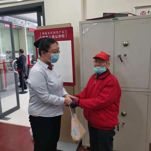 兴平秦华支行及时帮助客户挽回经济损失