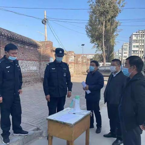城镇社区管控分指挥部督导检查小区卡口值守工作
