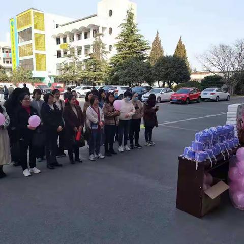 妙趣横生乐翻天 巾帼别样展风采——一职高庆“三八女神节”趣味运动会