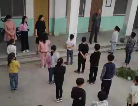 东岩小学防溺水活动