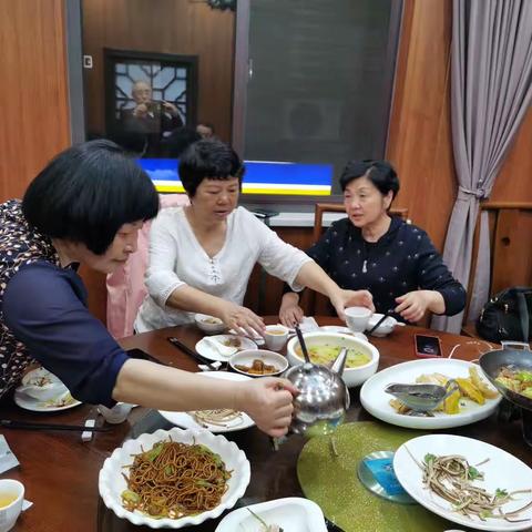 2023.03.02济南的启慧 玲玲与福州的高萍及其闺蜜来上海、江苏等地旅游一聚…