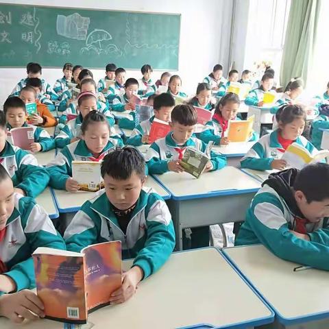 腹有诗书气自华      读书万卷始通神——平安三小开展师生寒假读书活动成果汇报会