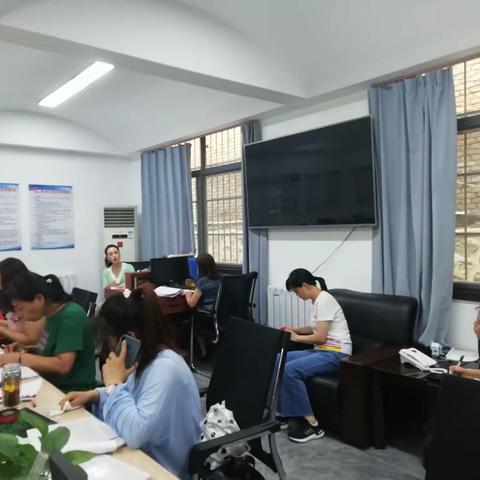 骊山街道西关社区召开创文复审问题检查工作推进会