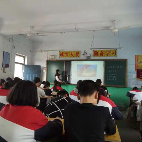 教研员下校听课，引领青年教师专业成长