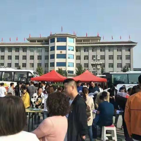 华阴市爱卫办组织开展“不忘初心见行动、牢记使命为人民”无偿献血活动