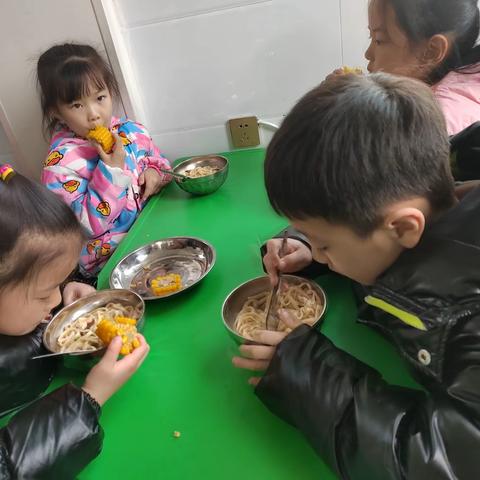 十中附属幼儿园伙食委员工作会美篇