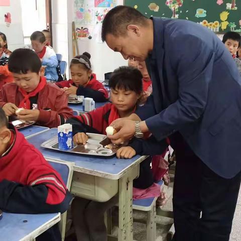 营养膳食、安全第一                      桥头小学营养餐简报