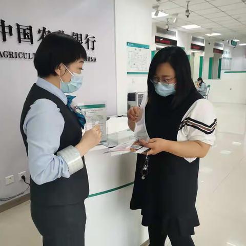 红山支行组织开展管理人员体验日活动