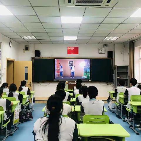 市北大队组织辖区内中小学生收看2022年秋季中小学消防安全公开课网络直播