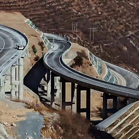 近日西山深处的双大路二期天津关至沿河城段完工通车，为北京自驾爱好。